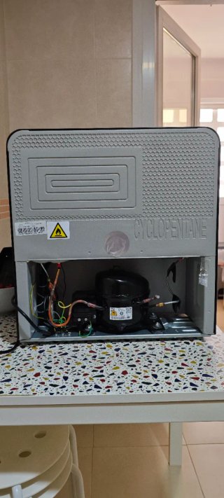 Refrigerador Mini Comfee 47L