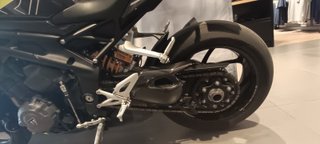 Triumph Speed Triple 1200 RX Negra/Amarilla