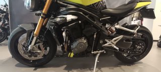 Triumph Speed Triple 1200 RX Negra/Amarilla