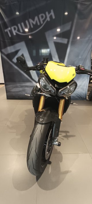 Triumph Speed Triple 1200 RX Negra/Amarilla