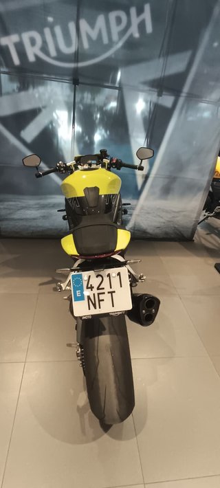 Triumph Speed Triple 1200 RX Negra/Amarilla