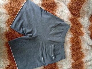 Pantalón corto Nike gris