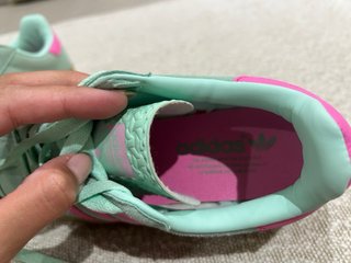 Zapatillas Adidas Gazelle plataforma verde y rosa