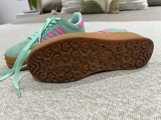 Zapatillas Adidas Gazelle plataforma verde y rosa