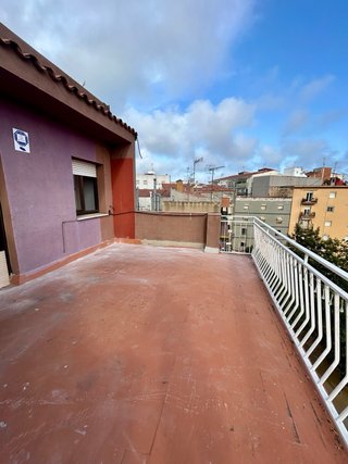 ATICO CON TERRAZA SIN ASCENSOR