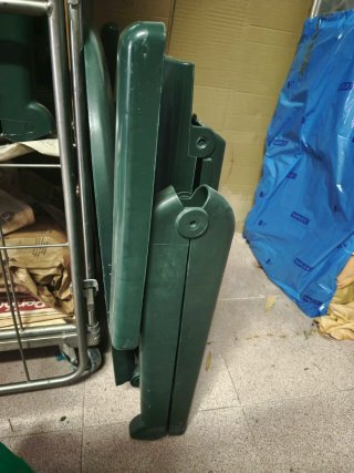 Tumbona de plástico verde