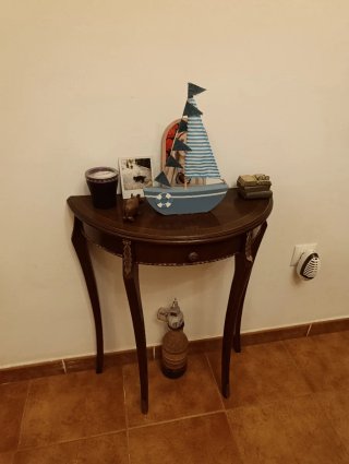 Mesa y 4 Sillas Comedor Madera. Varios muebles