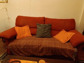 Mesa y 4 Sillas Comedor Madera. Varios muebles