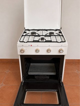 Cocina de gas blanca