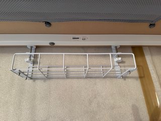 Escritorio Bekant Ikea madera abedul y blanco