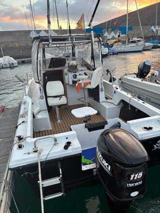 Barco pesca deportiva americano