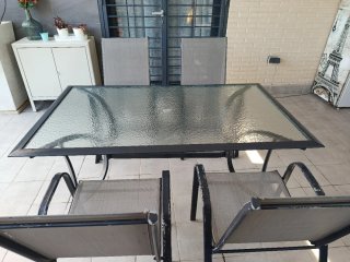 Mesa de cristal y metal para exterior