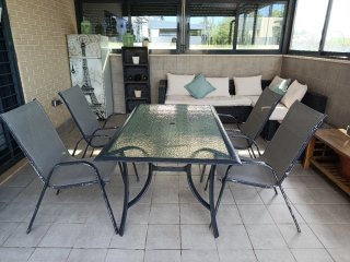 Mesa de cristal y metal para exterior