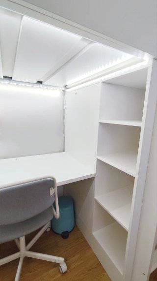 Cama alta SMÅSTAD ikea con escritorio y almacenaje