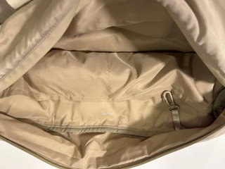 Bolsa de deporte Oysho beige acolchada