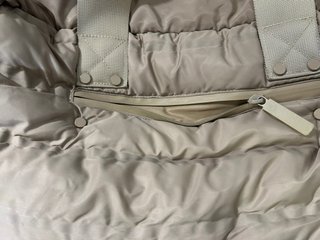 Bolsa de deporte Oysho beige acolchada