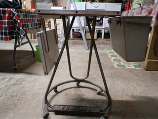 Mesa máquina de escribir Fura