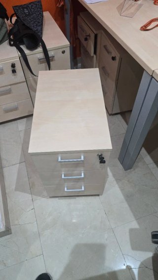 Cajonera de oficina madera y metal
