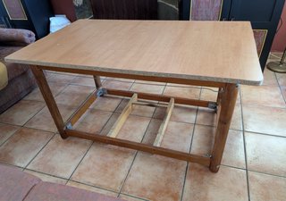 Mesa de camilla. Incluidas faldillas.