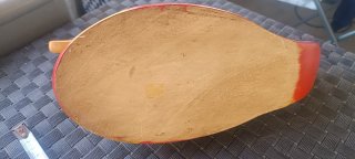 Figura de pato de madera pintada