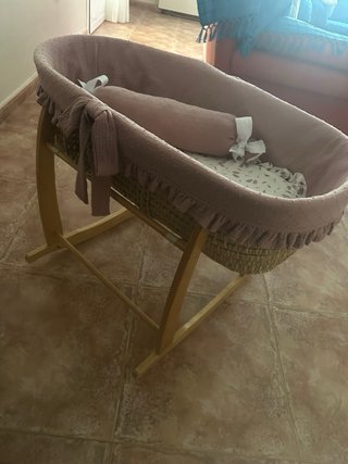 Capazo de mimbre con soporte