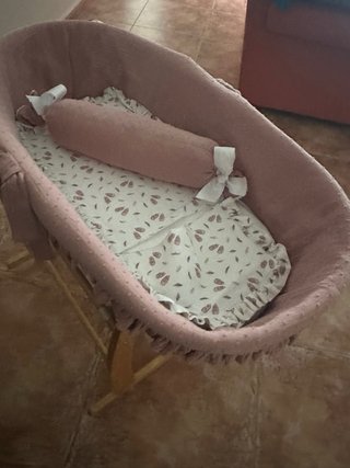 Capazo de mimbre con soporte