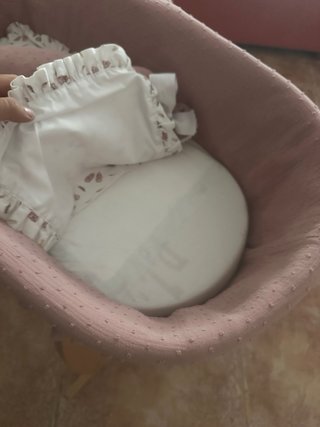 Capazo de mimbre con soporte