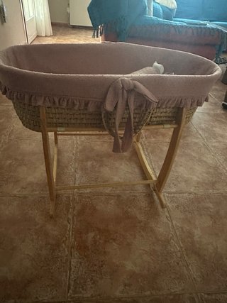 Capazo de mimbre con soporte