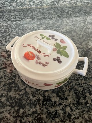 Cazuela de cerámica con tapa