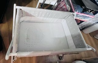 Cuna de bebé con ruedas