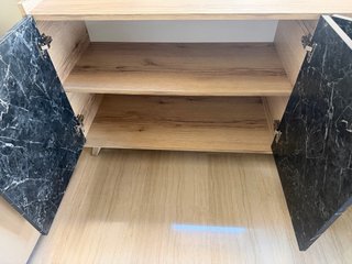 Cómoda de comedor efecto mármol