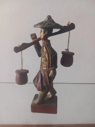 Statuina Vietnamita Portatore