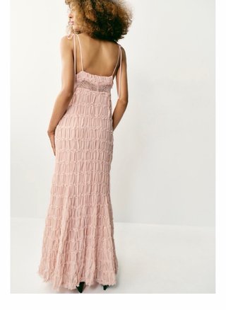 Vestido largo rosa con tirantes