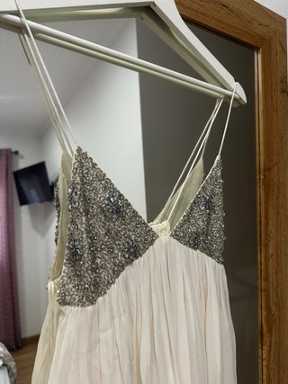 Vestido Zara plateado y blanco