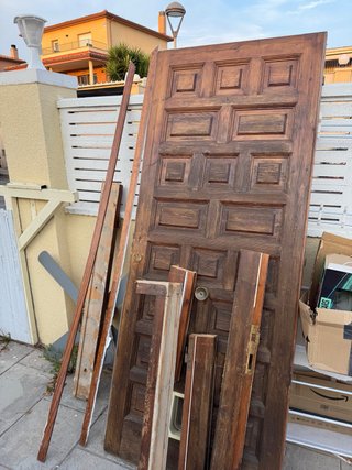 Puerta de madera maciza a recoger