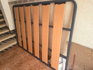 Somier con patas metálico y madera