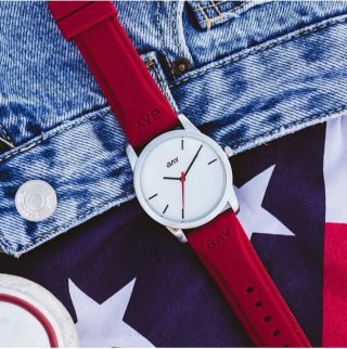 Reloj de mujer rojo nuevo