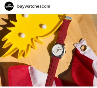 Reloj de mujer rojo nuevo
