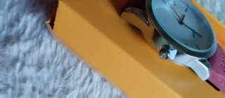 Reloj de mujer rojo nuevo