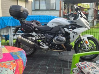BMW R 1250 RS Sportbike Blanca y Negra