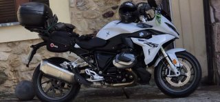 BMW R 1250 RS Sportbike Blanca y Negra