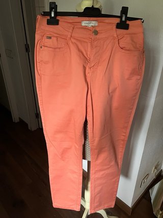 Conjunto Cortefiel Pantalón Naranja y Camiseta Bla