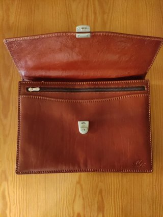 Maletín de piel marrón (cuero)