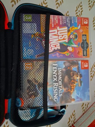 Nintendo Switch + 2 juegos + Funda de marca