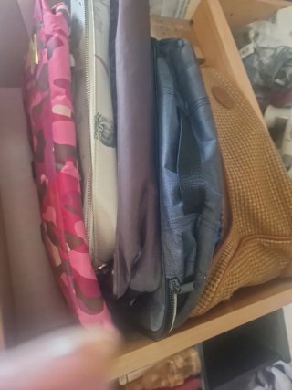 4 Carteras de mano y colgar .1 de marca Parfois