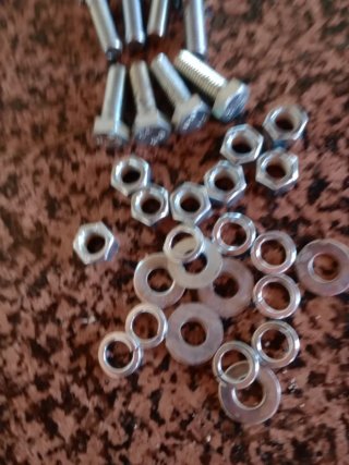 Lote 8 tornillos y tuercas nuevos