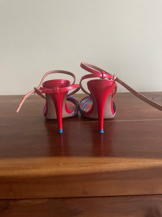 Sandalias charol tacón multicolor y rojo