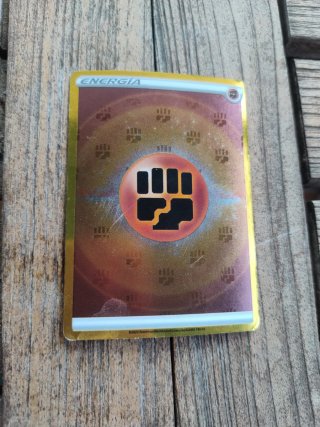 Carta Pokémon Energía Lucha Básica Dorada