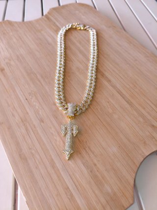 Collar Dorado con Colgante Cruz tennis ice out