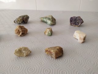 Collezione di pietre/minerali grezzi